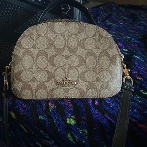 A small coach purse..2 sides..2 zippers